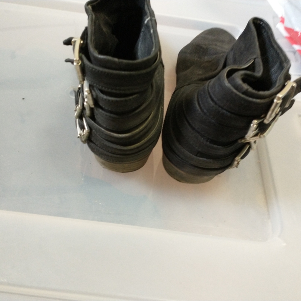 Ladies black boots - Picture 2 of 4